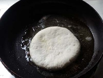 南瓜馅饼做法 黄金南瓜馅饼香脆软糯做法介绍