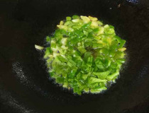 炒米饭好吃简单做法 美味家常腰果炒饭做法介绍