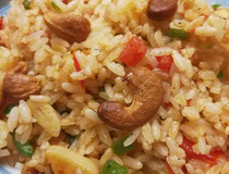 炒米饭好吃简单做法 美味家常腰果炒饭做法介绍