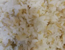 炒米饭好吃简单做法 美味家常腰果炒饭做法介绍